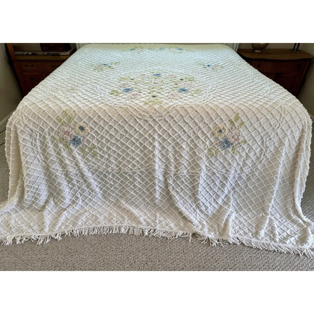 Vintage Chenille Floral‎ Bedspread Coverlet Pink Blue Pastel 116 X 105 King?